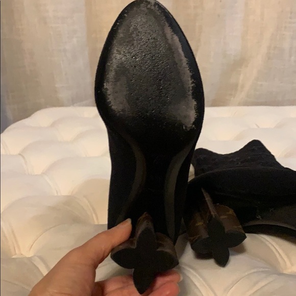 LOUIS VUITTON SILHOUETTE ANKLE BOOT - Picture 12 of 14